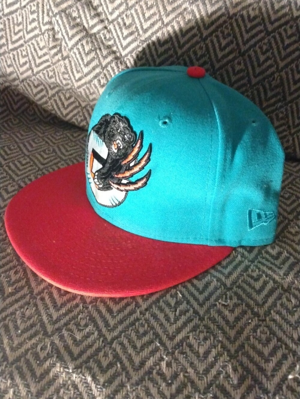 Vancouver Grizzlies "G" Logo Fitted Hat Sz. 7 3/8